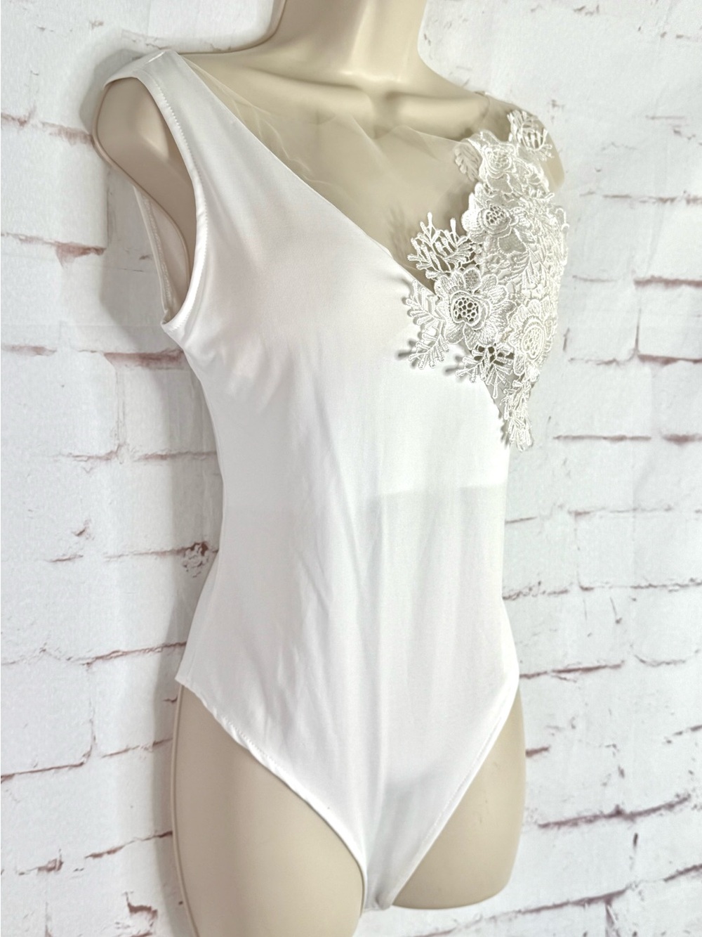 Vintage Coquette Ivory Lace detail V-neck Sleeveless Snap Closure Bodysuit M - Picture 3 of 15
